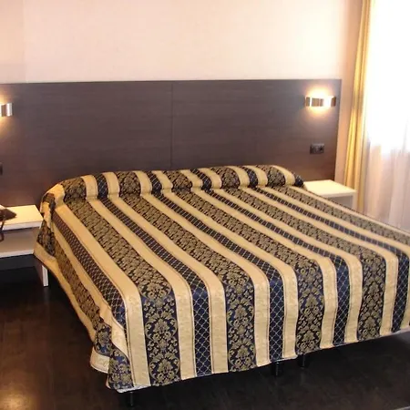 Alfred Monaco - Ex Forum - Renove Hotel 3*
