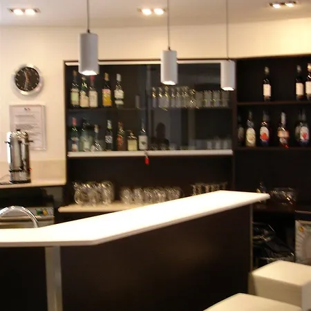 Alfred Monaco - Ex Forum - Renove Hotel